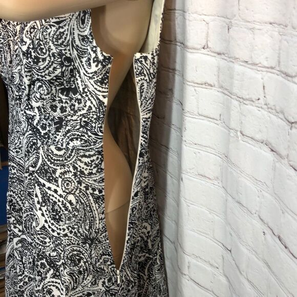 Land’s End Black and White Paisley Print Fit and Flare Dress 8 - Picture 5 of 10